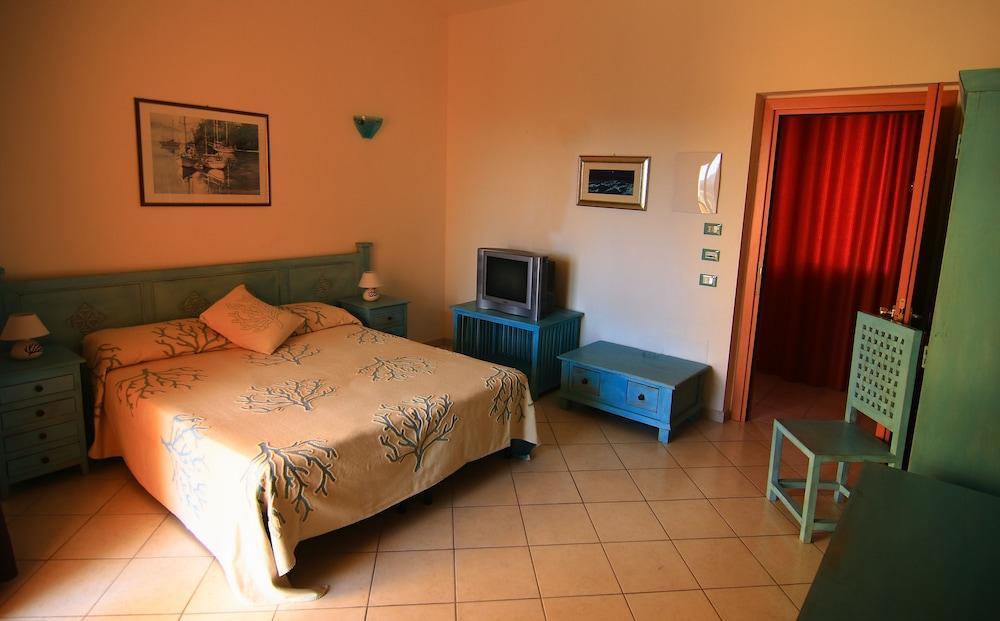 Borgo Saraceno Hotel-Residence Санта-Тереза-Галлура Экстерьер фото