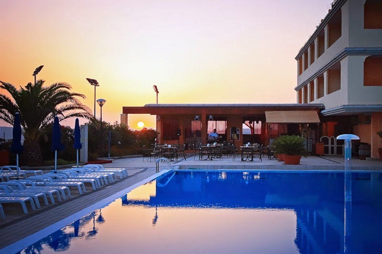 Borgo Saraceno Hotel-Residence Санта-Тереза-Галлура Экстерьер фото