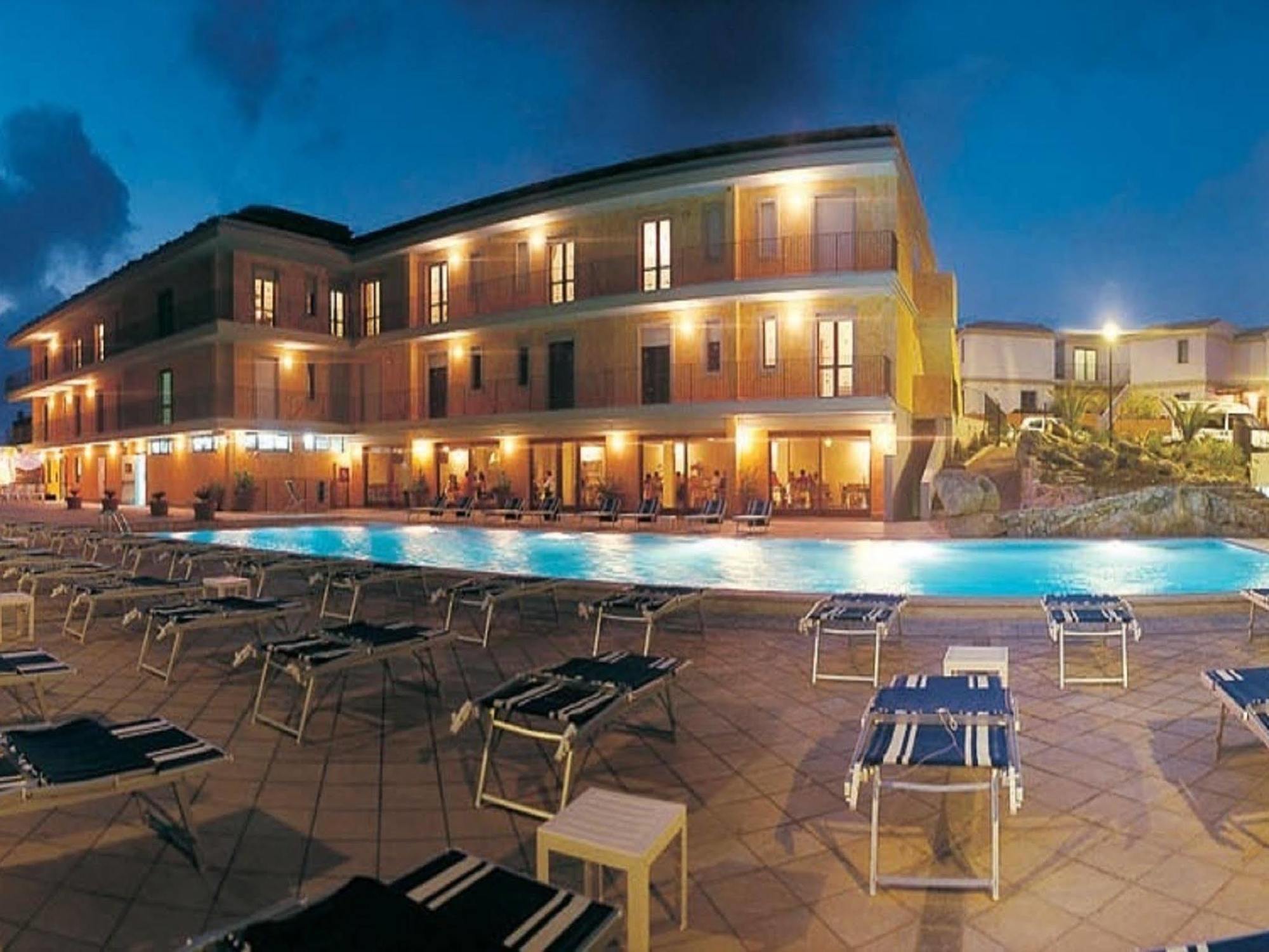Borgo Saraceno Hotel-Residence Санта-Тереза-Галлура Экстерьер фото