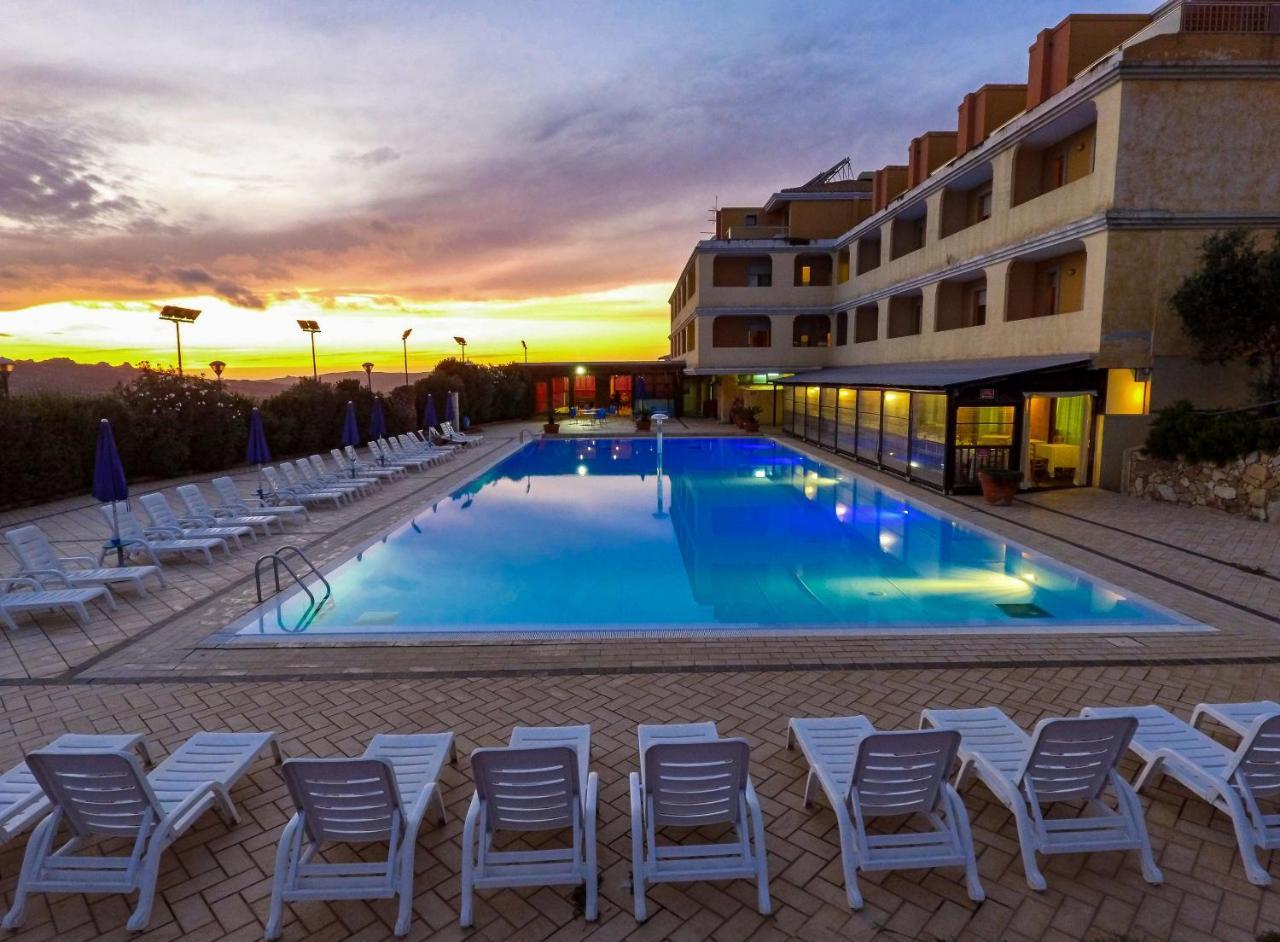Borgo Saraceno Hotel-Residence Санта-Тереза-Галлура Экстерьер фото