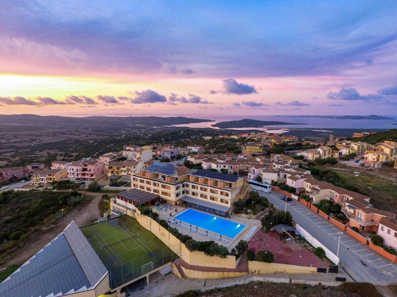 Borgo Saraceno Hotel-Residence Санта-Тереза-Галлура Экстерьер фото